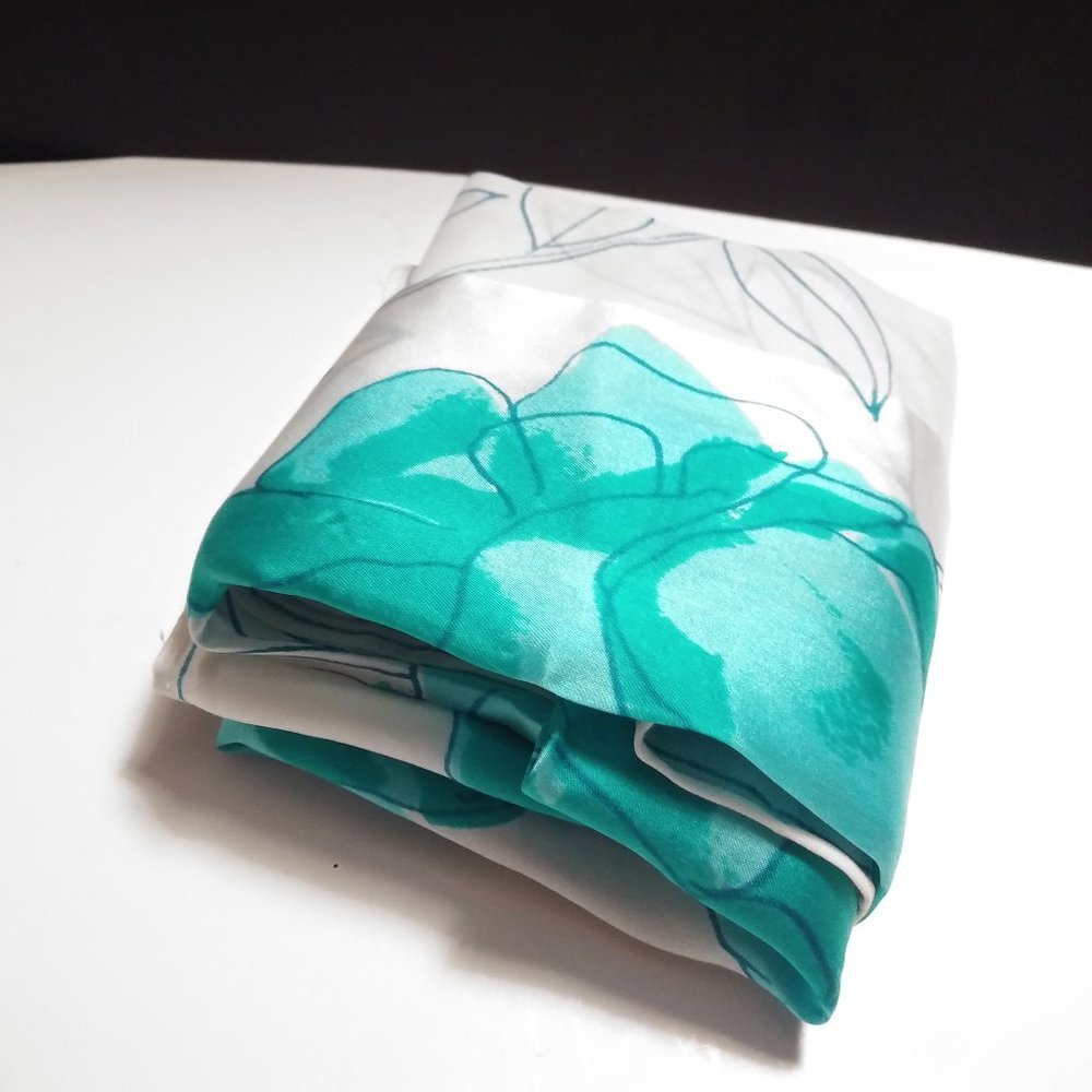 Vera Neumann Signature Turquoise Scarf - Picture 10 of 10